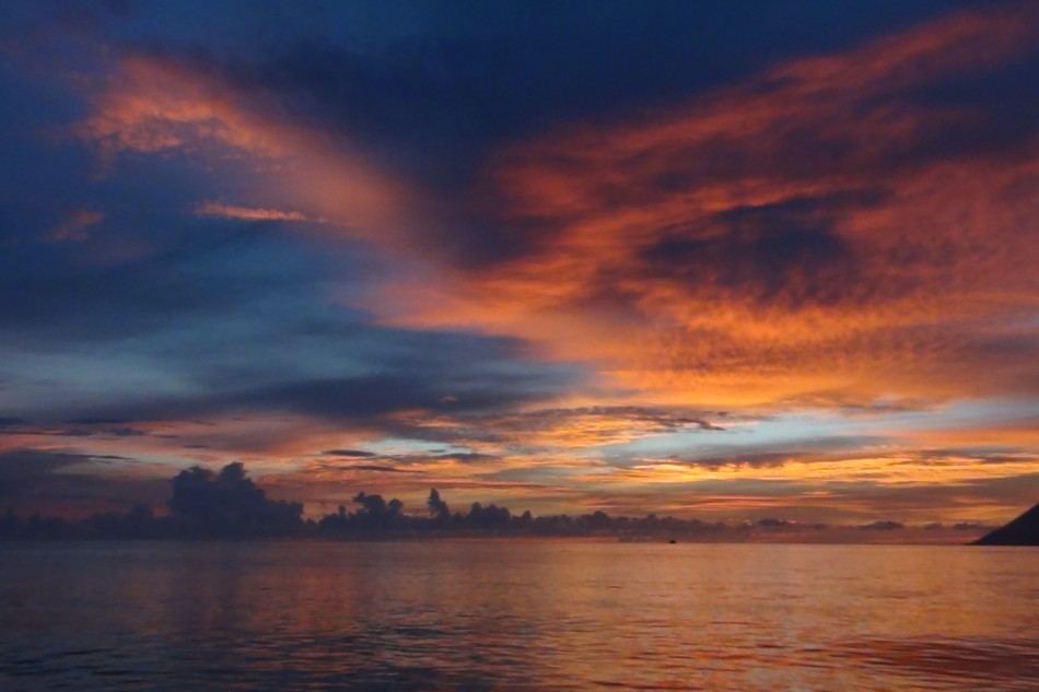 Sunset di Bunaken